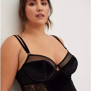 Elegant Black Lace Bodysuit Size 2 in torrid sizing
